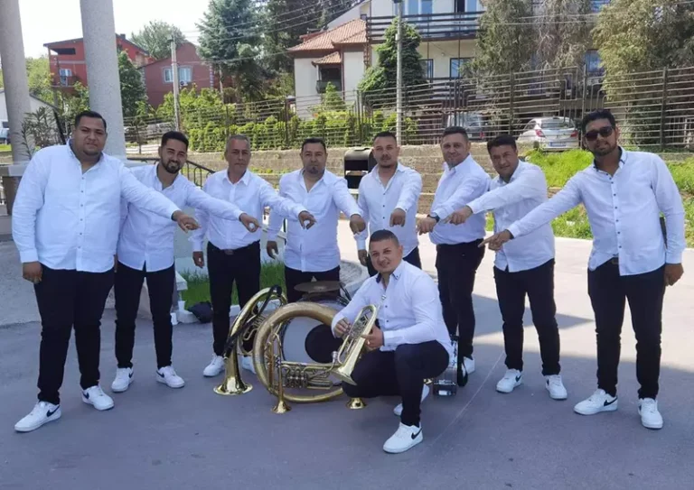 Trubački orkestar Kobre - O nama